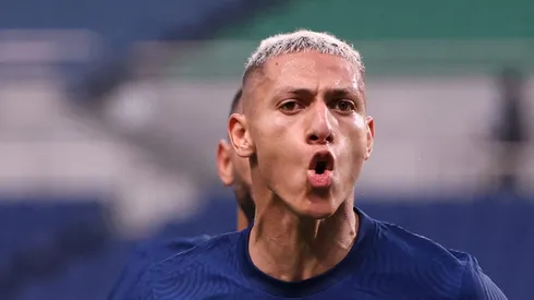 Richarlison com a camisa 10 da Seleção Brasileira.