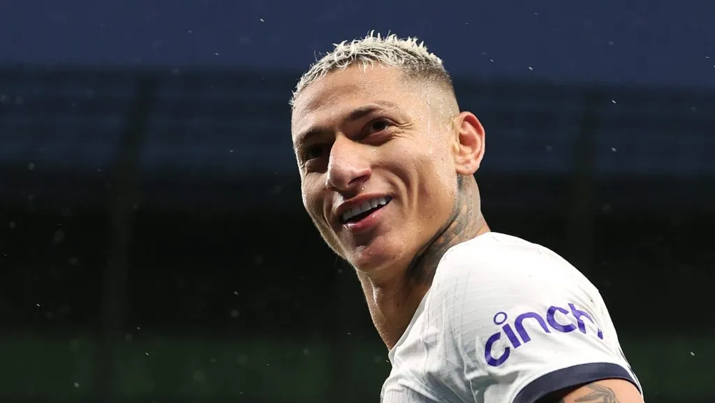 Foto: Julian Finney/Getty Images – Richarlison vai seguir no Tottenham, onde tem contrato até junho de 2027.