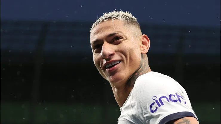 Richarlison pode jogar pelo Vasco.