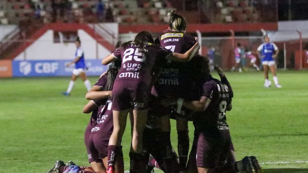 Grupo de jogadoras da Ferroviária no Brasileirão Feminino