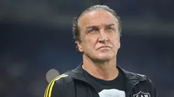 Cuca, técnico do Atlético-MG, durante partida contra o Cruzeiro, pelo Brasileirão Betano. Foto: Gilson Lobo/AGIF.