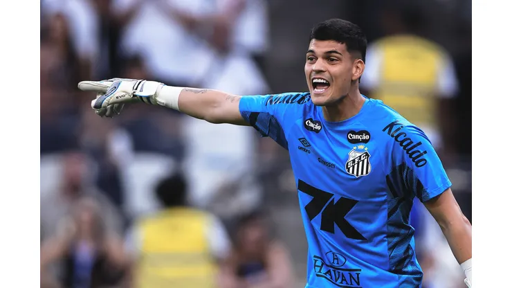 SP - SAO PAULO - 18/05/2025 - BRASILEIRO A 2025, CORINTHIANS X SANTOS - Gabriel Brazao goleiro do Santos durante partida contra o Corinthians no estadio Arena Corinthians pelo campeonato Brasileiro A 2025. Foto: Ettore Chiereguini/AGIF
