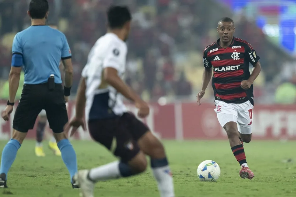 RJ – RIO DE JANEIRO – 15/05/2025 – COPA LIBERTADORES 2025, FLAMENGO X LDU – De La Cruz jogador do Flamengo durante partida contra o LDU no estadio Maracana pelo campeonato Copa Libertadores 2025. Foto: Jorge Rodrigues/AGIF