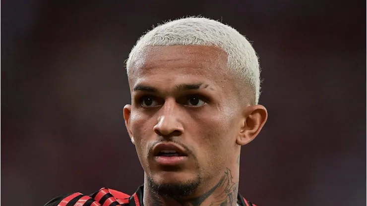 Wesley pode ser vendido pelo Flamengo - Foto: Thiago Ribeiro/AGIF.
