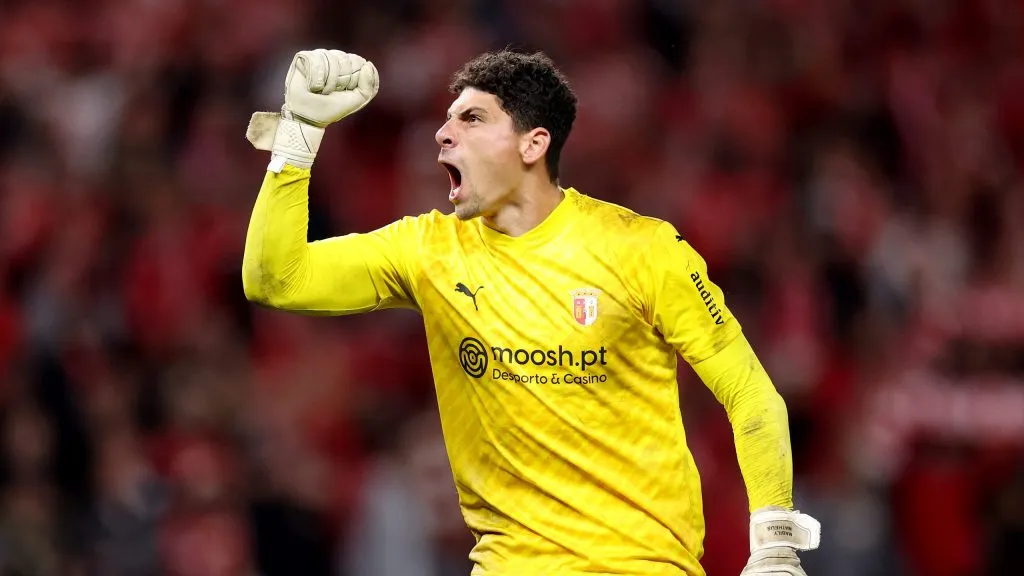 Goleiro brasileiro durante partida pelo Braga. Photo by Maja Hitij/Getty Images