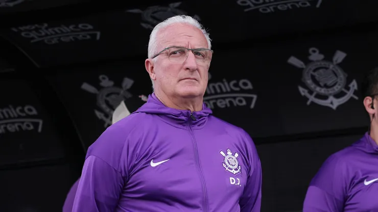 Dorival Jr. técnico do Corinthians durante partida contra o Santos - Foto: Ettore Chiereguini/AGIF