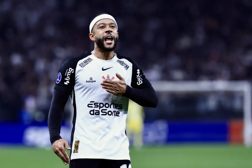 Depay comemora gol diante do América de Cali. Foto: Marcello Zambrana/AGIF