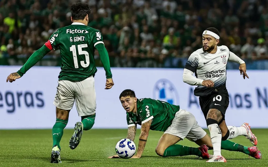 Memphis Depay jogador do Corinthians durante partida contra o Palmeiras – Foto: Fabio Giannelli/AGIF