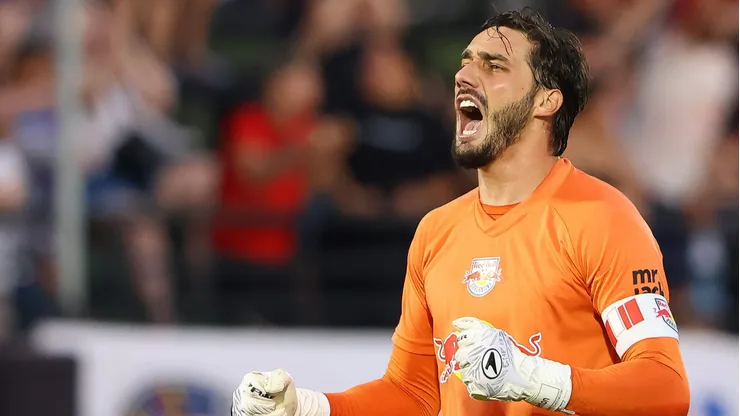 Cleiton Schwengber, de 27 anos, goleiro do Red Bull Bragantino está em sua sexta temporada consecutiva como titular absoluto e capitão da equipe