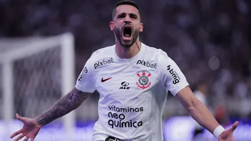 Torcida do Timão se divide sobre possível retorno de Renato Augusto ao Corinthians.