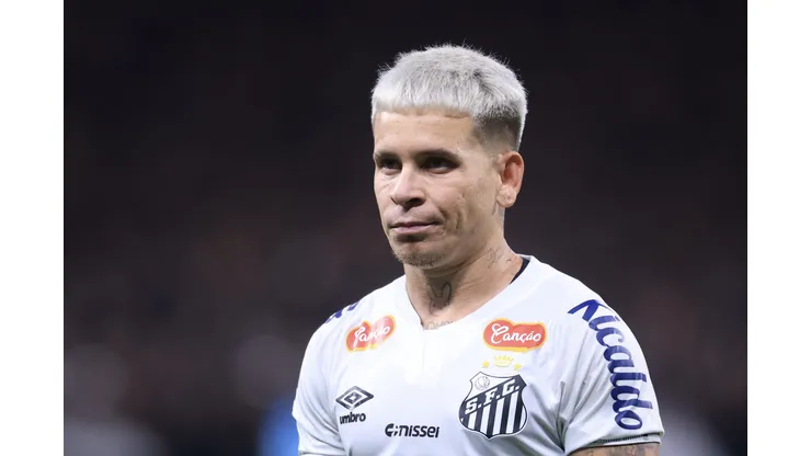 Soteldo deixou jogo contra Corinthians com dores na posterior da coxa esquerda