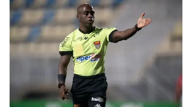 Juliano José Alves, árbitro da partida. Foto: Anderson Oliveira/Agência Paulistão