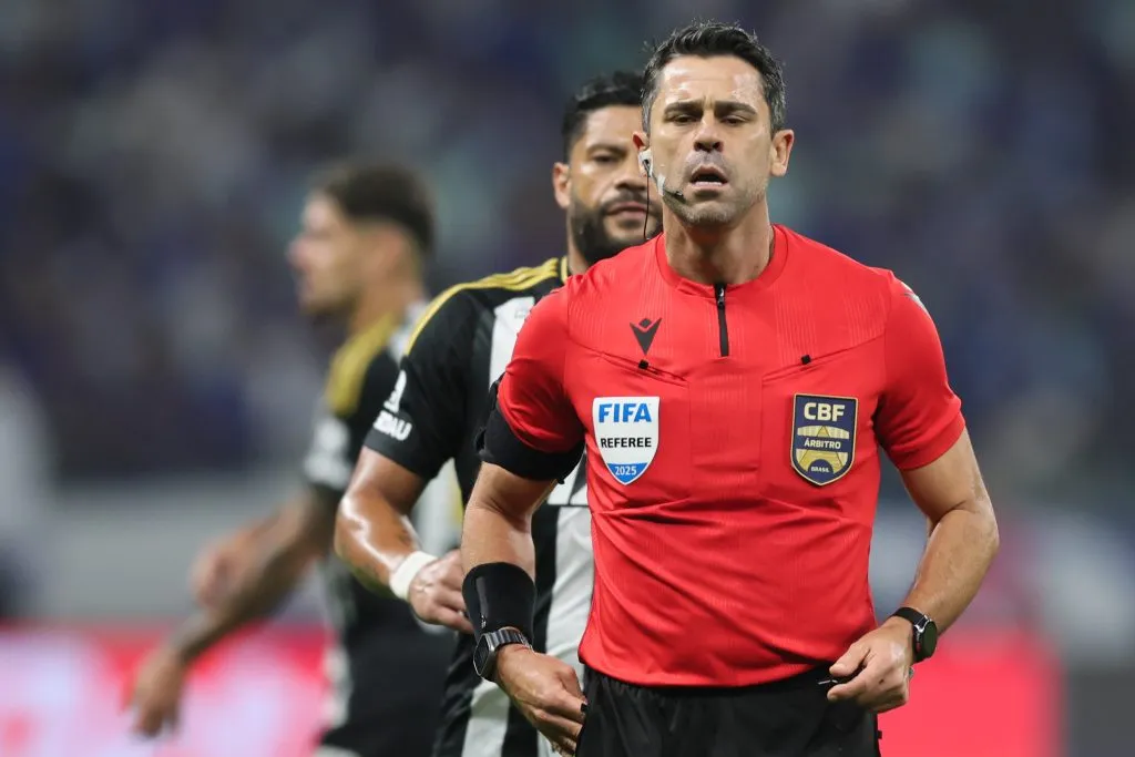 Flávio Rodrigues Souza durante o jogo do Cruzeiro x Atlético-MG. Foto: Gilson Lobo/AGIF