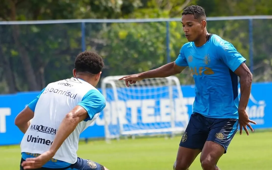 João Lucas, lateral tricolor durante treino no CT do Grêmio na última sexta-feira (16/05) Foto: Cristiano Oliveski/Grêmio FBPA