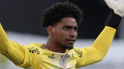 Hugo Souza durante partida entre Corinthians e Santos, na Neo Química Arena, pelo Brasileirão.