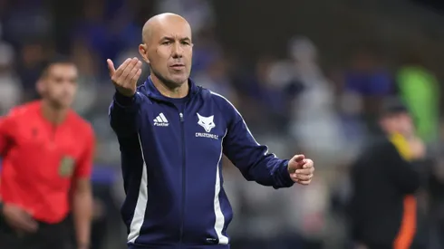 Leonardo Jardim, técnico do Cruzeiro, durante partida contra o Atlético-MG, pelo Brasileirão Betano. Foto: Gilson Lobo/AGIF.