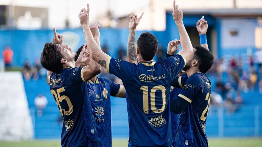 Jogadores da Aparecidense comemorando em duelo pela Série D – Foto: Reprodução/Deividson Isídio