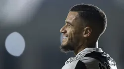 Philippe Coutinho, jogador do Vasco, durante partida contra o Fortaleza, pelo Brasileirão Betano. Foto: Jorge Rodrigues/AGIF.