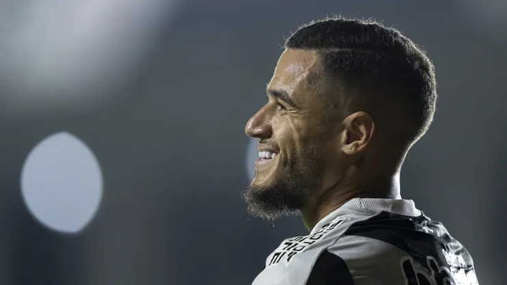 Philippe Coutinho, jogador do Vasco, durante partida contra o Fortaleza, pelo Brasileirão Betano. Foto: Jorge Rodrigues/AGIF.