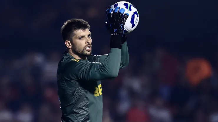 Tiago Volpi em ação pelo Grêmio - Foto: Marcello Zambrana/AGIF