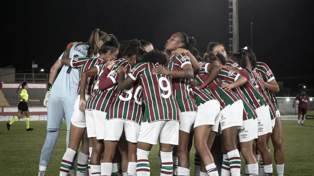 Grupo do Fluminense após o clássico contra o Flamengo no Brasileirão Feminino