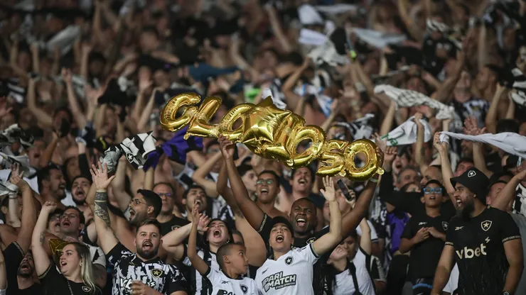 Torcida do Botafogo durante partida contra Flamengo, pelo Brasileirão Betano. Foto: Thiago Ribeiro/AGIF.