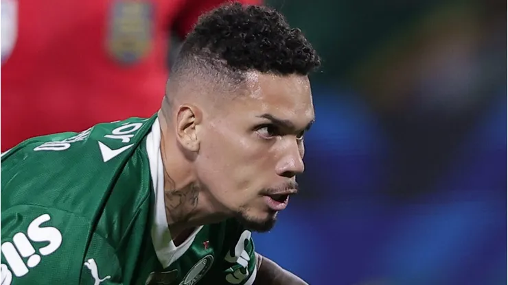 SP - BARUERI - 12/04/2025 - BRASILEIRO A 2025, PALMEIRAS X CORINTHIANS - Paulinho jogador do Palmeiras durante partida contra o Corinthians no estadio Arena Barueri pelo campeonato Brasileiro A 2025.
