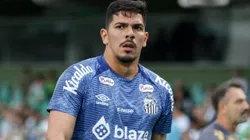 PR - CURITIBA - 16/03/2025 - AMISTOSO, CORITIBA X SANTOS - Joao Paulo jogador do Santos durante aquecimento antes da partida amistosa contra o Coritiba no estadio Couto Pereira. Foto: Robson Mafra/AGIF