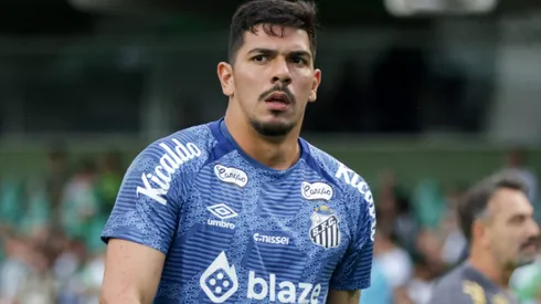 PR - CURITIBA - 16/03/2025 - AMISTOSO, CORITIBA X SANTOS - Joao Paulo jogador do Santos durante aquecimento antes da partida amistosa contra o Coritiba no estadio Couto Pereira. Foto: Robson Mafra/AGIF