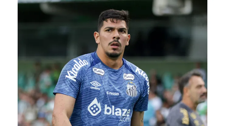 PR - CURITIBA - 16/03/2025 - AMISTOSO, CORITIBA X SANTOS - Joao Paulo jogador do Santos durante aquecimento antes da partida amistosa contra o Coritiba no estadio Couto Pereira. Foto: Robson Mafra/AGIF