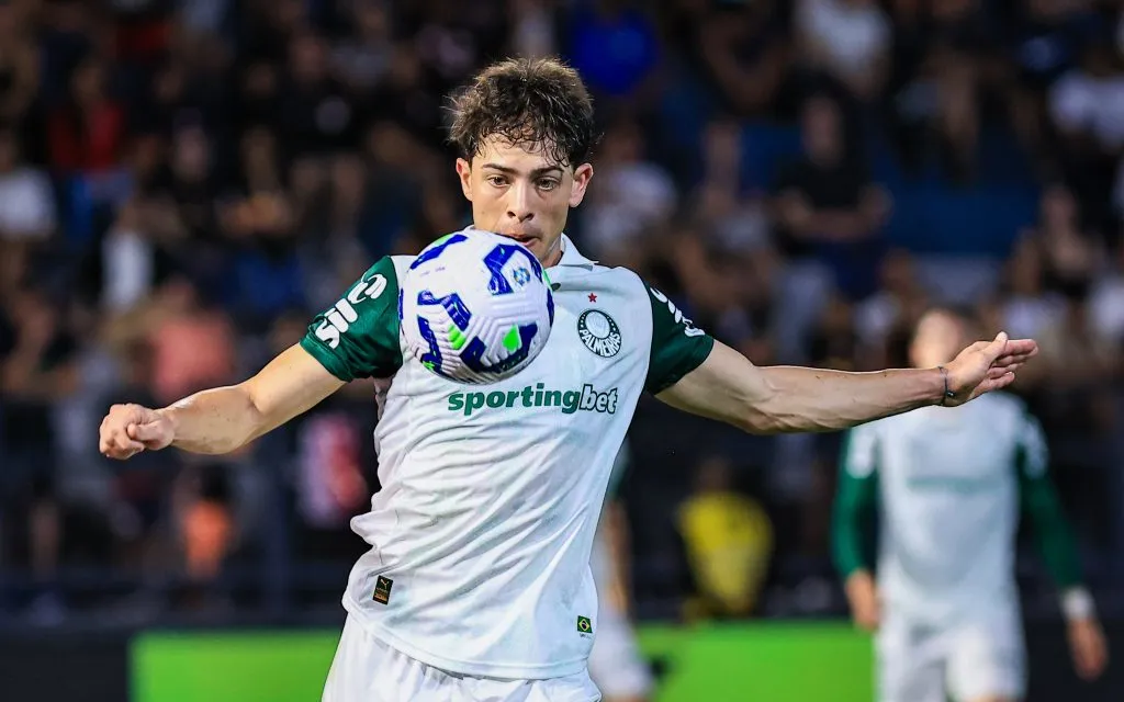 SP – BRAGANCA PAULISTA – 18/05/2025 – BRASILEIRO A 2025, BRAGANTINO X PALMEIRAS –  Giay jogador do Palmeiras durante partida contra o Bragantino no estadio Cicero De Souza Marques pelo campeonato Brasileiro A 2025. Foto: Fabio Giannelli/AGIF