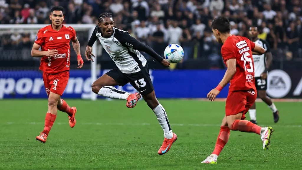SP – SAO PAULO – 06/05/2025 – COPA SUL-AMERICANA 2025, CORINTHIANS X AMERICA DE CALI – Telles Magno jogador do Corinthians durante partida contra o America de Cali no estadio Arena Corinthians pelo campeonato Copa Sul-americana 2025. Foto: Fabio Giannelli/AGIF