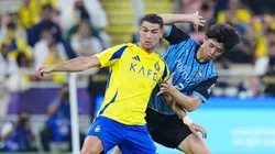 Cristiano Ronaldo com a bola em partida pelo Al-Nassr. Foto: Newscom / Alamy Stock Photo