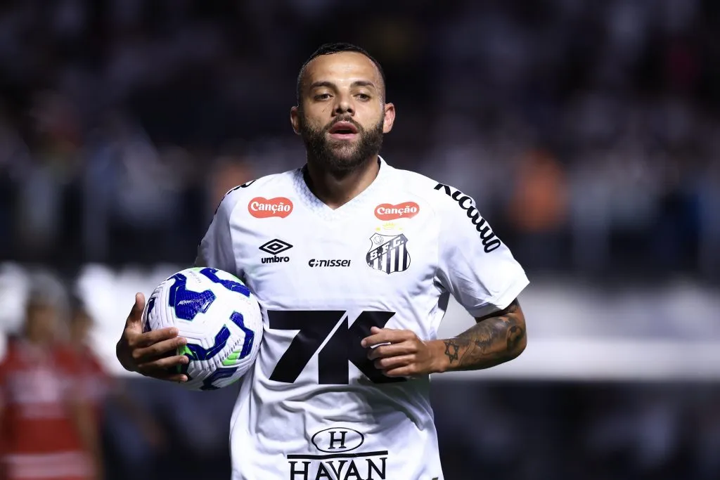 Guilherme em ação pelo Peixe. Foto: Marcello Zambrana/AGIF