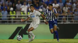 Lance durante a partida entre CSA e Grêmio no Estádio Rei Pelé em Maceió - Foto: Marlon Costa/AGIF