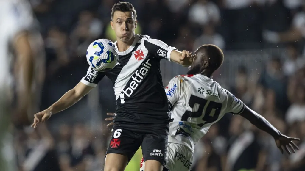 Vasco x Operário se enfrentando no Estádio São Januário pela Copa do Brasil 2025. Foto: Jorge Rodrigues/AGIF
