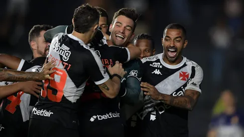 Léo Jardim comemora classificação do Vasco pela Copa do Brasil. Foto: Thiago Ribeiro/AGIF