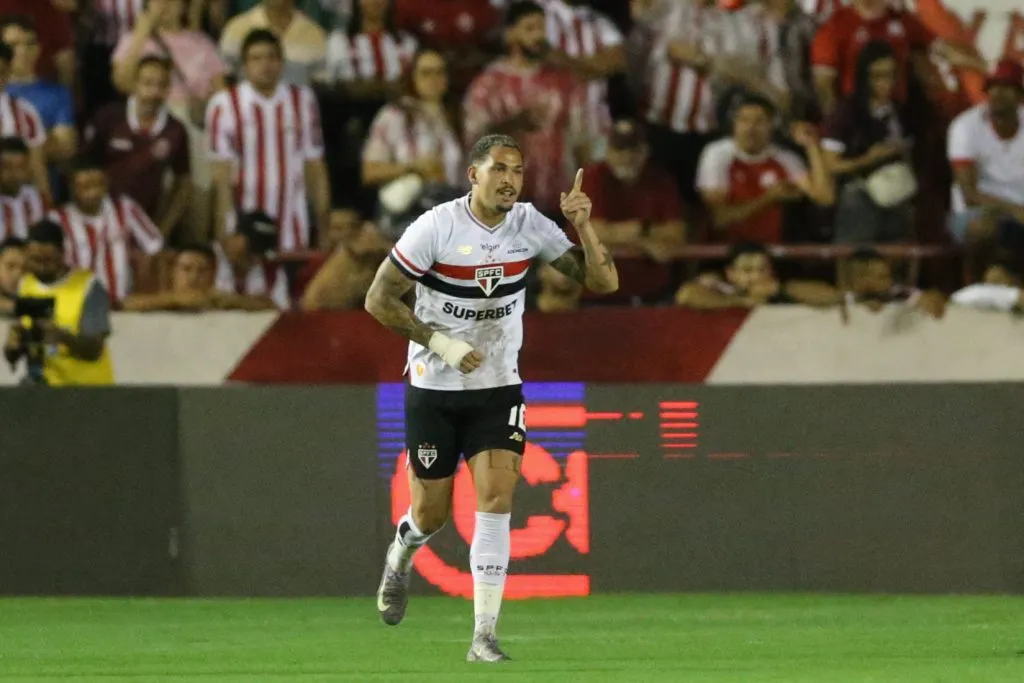 Luciano comemora gol diante do Náutico. Foto: Marlon Costa/AGIF