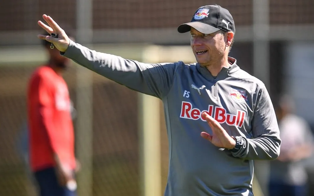 De olho no confronto de volta pela Copa do Brasil, o técnico Fernando Seabra comandou o treino nesta terça-feira. Foto: Ari Ferreira/Red Bull Bragantino