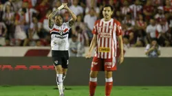 Luciano volta a marcar e São Paulo bate o Náutico por 2 a 1 nos Aflitos.