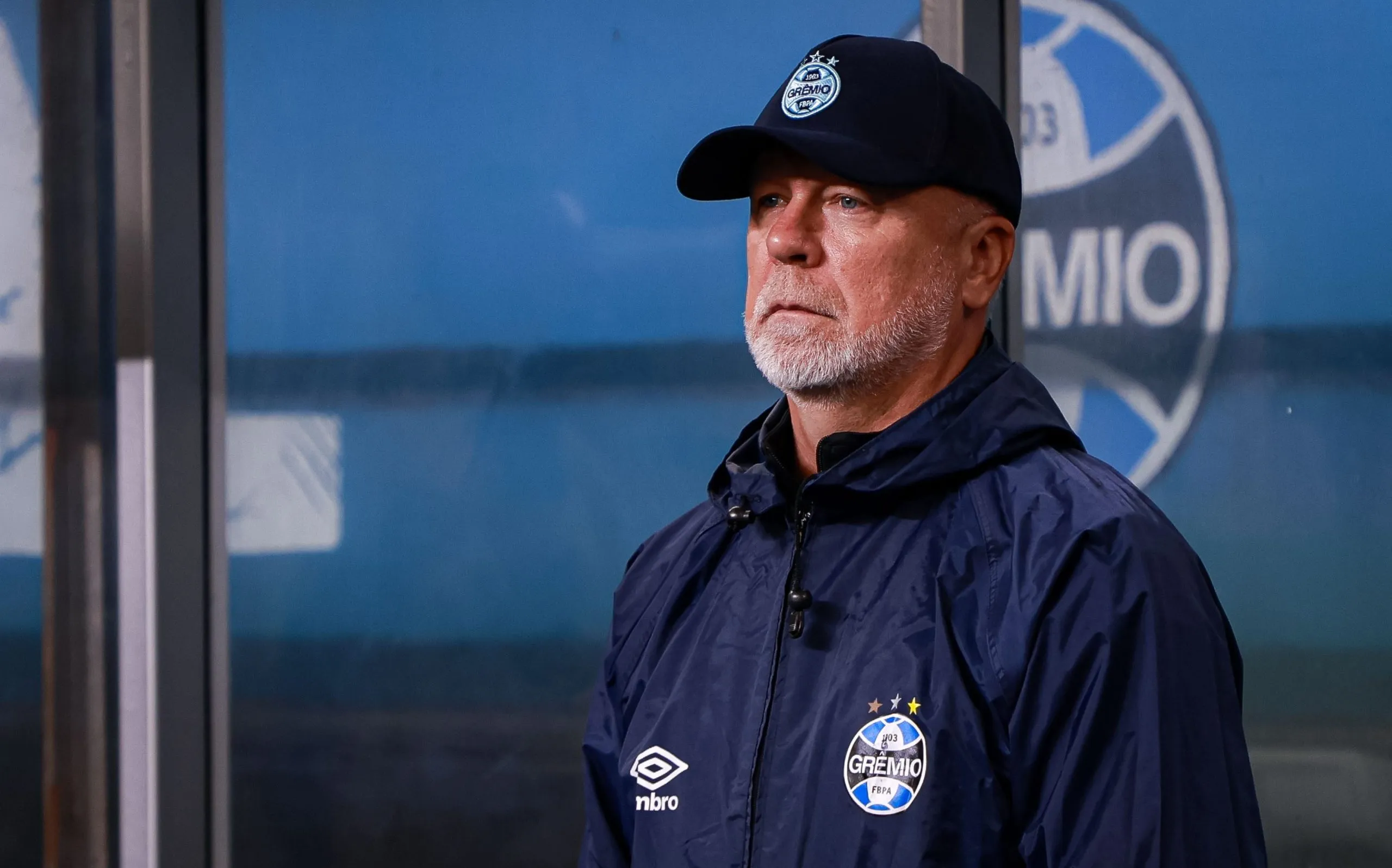 Mano Menezes, tecnico do Gremio visivelmente abalado com a eliminação no campeonato Copa Do Brasil 2025. Foto: Maxi Franzoi/AGIF