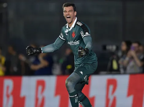 Torcida cobra Vasco após show de Léo Jardim em Januário