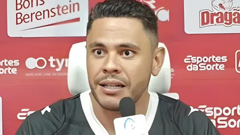 Guilherme dos Anjos durante entrevista coletiva após a partida. Foto: Reprodução/YouTube