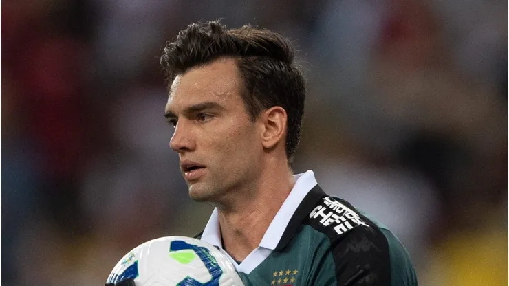RJ - RIO DE JANEIRO - 19/04/2025 - BRASILEIRO A 2025, VASCO X FLAMENGO - Leo Jardim goleiro do Vasco durante partida contra o Flamengo no estadio Maracana pelo campeonato Brasileiro A 2025.