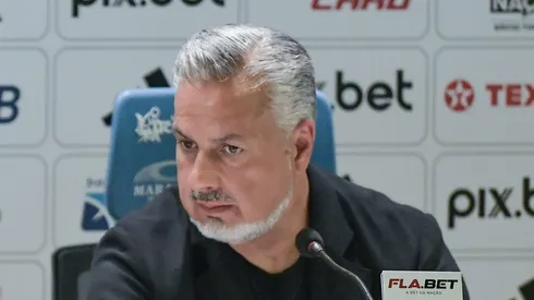 RJ - RIO DE JANEIRO - 30/01/2025 - APRESENTACAO DANILO - Danilo ao lado de Jose Boto durante sua apresentacao oficial como jogador do Flamengo em coletiva de imprensa realizada no Maracana.