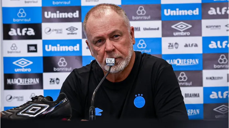 Mano Menezes em entrevista no Grêmio. Foto: Maxi Franzoi/AGIF