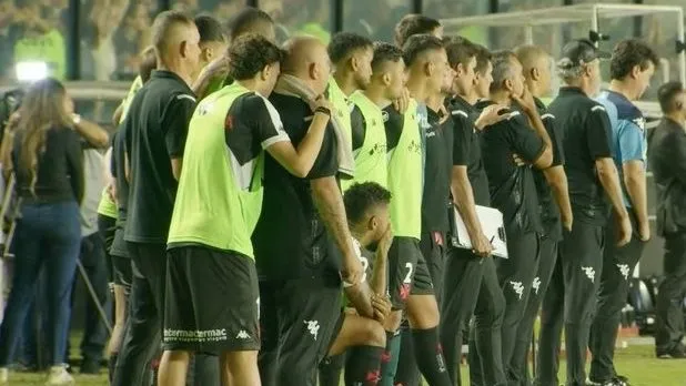 Reação de Nuno Moreira em pênalti de Loide. Foto: Reprodução/Twitter News Colina