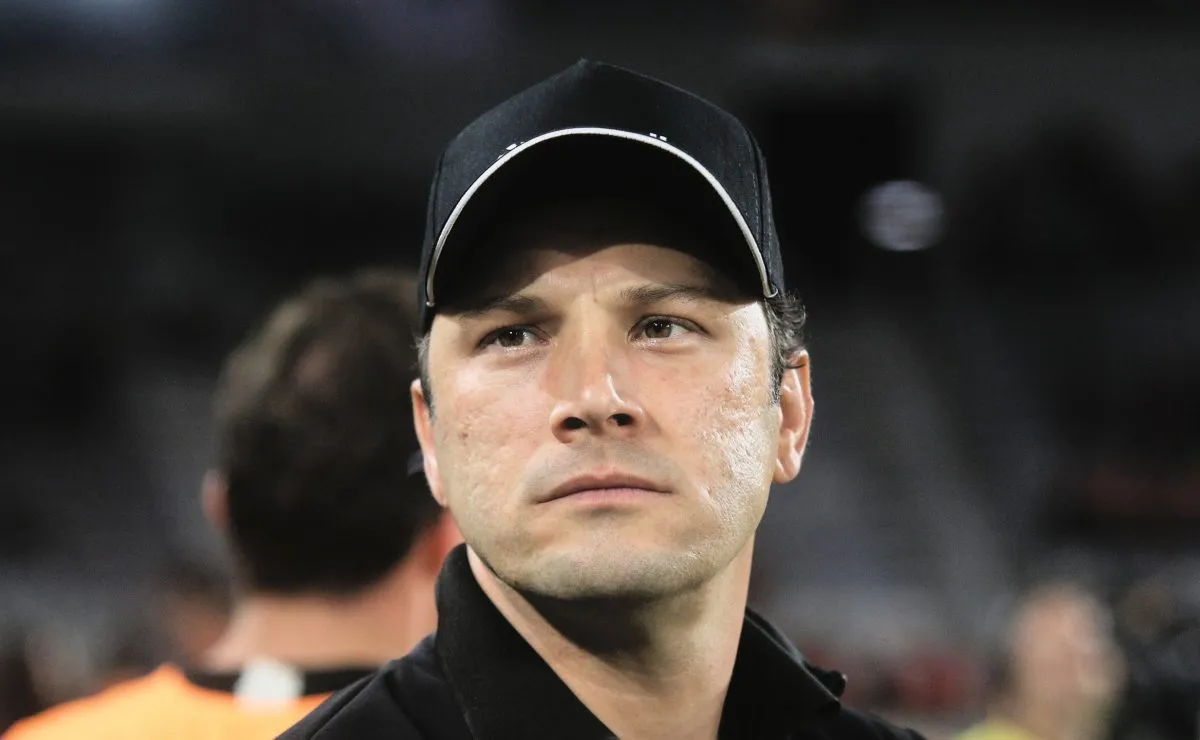David Pivetti Pivetti manda a real após Vasco x Operário-PR e cita Diniz