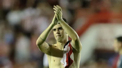 Oscar agradecendo a torcida após a vitória são-paulina