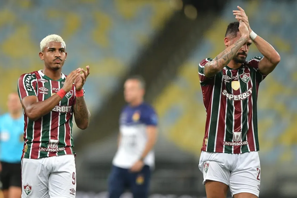 RJ – RIO DE JANEIRO – 22/05/2024 – COPA DO BRASIL 2024, FLUMINENSE X SAMPAIO CORREA – Renato Augusto e Jhon Kennedy jogadores do Fluminense comemoram vitoria ao final da partida contra o Sampaio Correa no estadio Maracana pelo campeonato Copa Do Brasil 2024. Foto: Thiago Ribeiro/AGIF